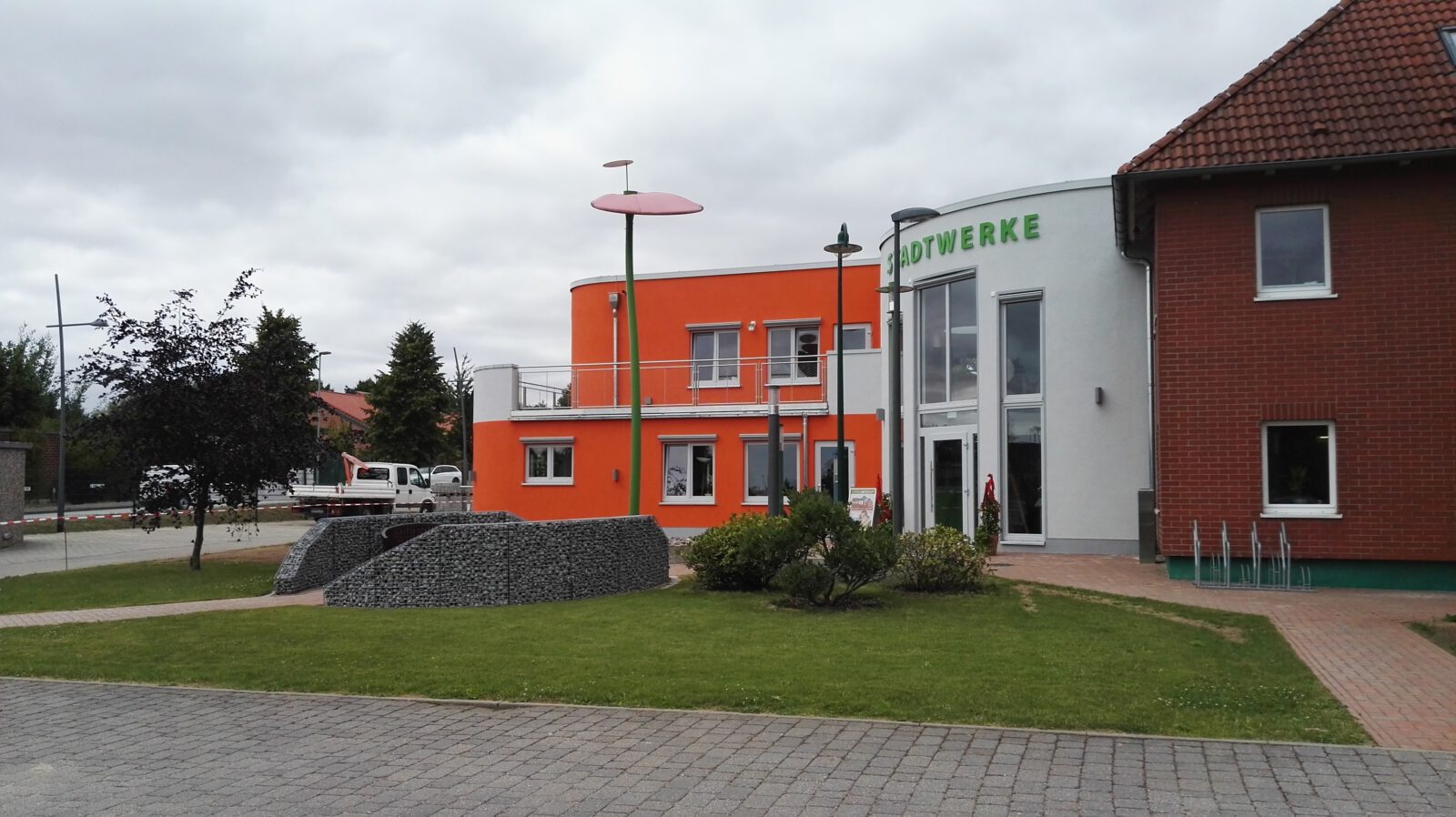 STADTWERKE GREVESM HLEN ECOSCAPiNG stadtwerke-grevesm-hlen-ecoscaping
